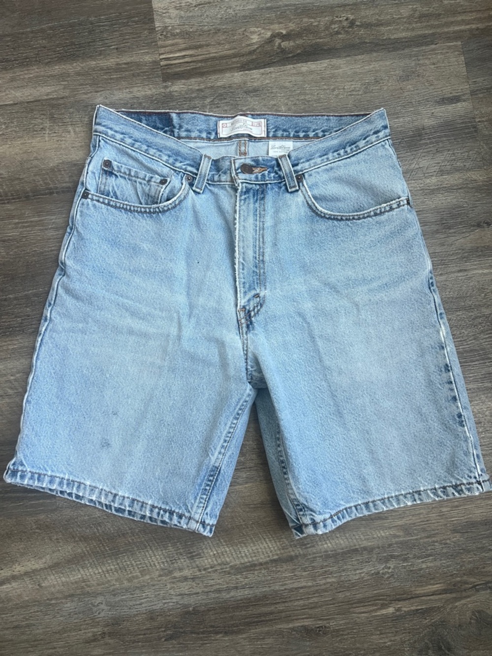Vintage Relaxed Fit Levi Strauss men’s light denim jean shorts, size 32